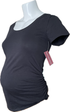 Load image into Gallery viewer, M old Navy Maternity T-shirt in Black
