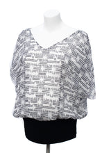 Load image into Gallery viewer, CLEARANCE *New* M  Thyme Maternity Blouse
