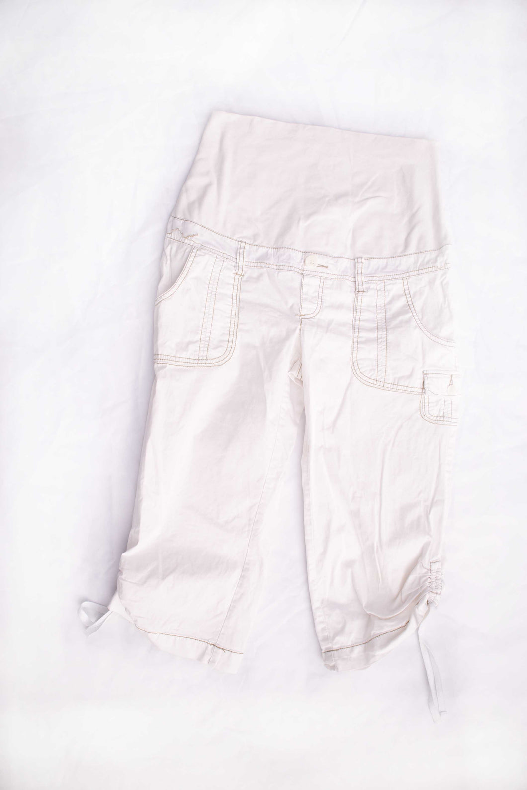 CLEARANCE M Thyme Maternity Capris in White