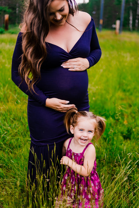 Maternity Photoshoots with a Toddler: 20 of the most inspiring moments