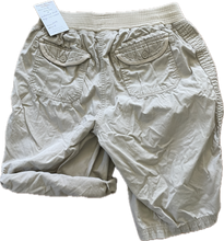 Cargar imagen en el visor de la galería, M Motherhood Maternity shorts in Beige
