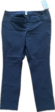 Cargar imagen en el visor de la galería, M Old Navy Maternity Pixie Pants in Navy Size 10
