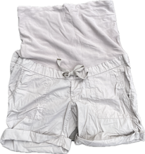 Load image into Gallery viewer, M H&amp;M Mama Maternity shorts in Size 10
