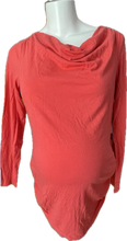 Load image into Gallery viewer, L Old Navy Maternity Top in Peach
