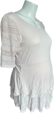 Cargar imagen en el visor de la galería, M Motherhood maternity top with Lace sleeve
