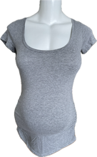 Cargar imagen en el visor de la galería, XS Old Navy Maternity Short Sleeve top in Grey
