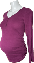 Cargar imagen en el visor de la galería, S Old Navy Maternity Long Sleeve top in Raspberry
