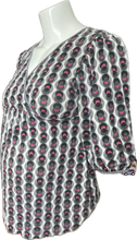 Load image into Gallery viewer, S Transitions Maternity 3/4 Sleeve Top in Grey and Pink Pattern
