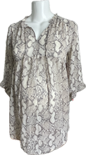 Load image into Gallery viewer, S H&amp;M Mama 3/4 Sleeve Blouse in Snake Skin
