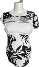 Load image into Gallery viewer, M Thyme Maternity feeding Top in Black and White print
