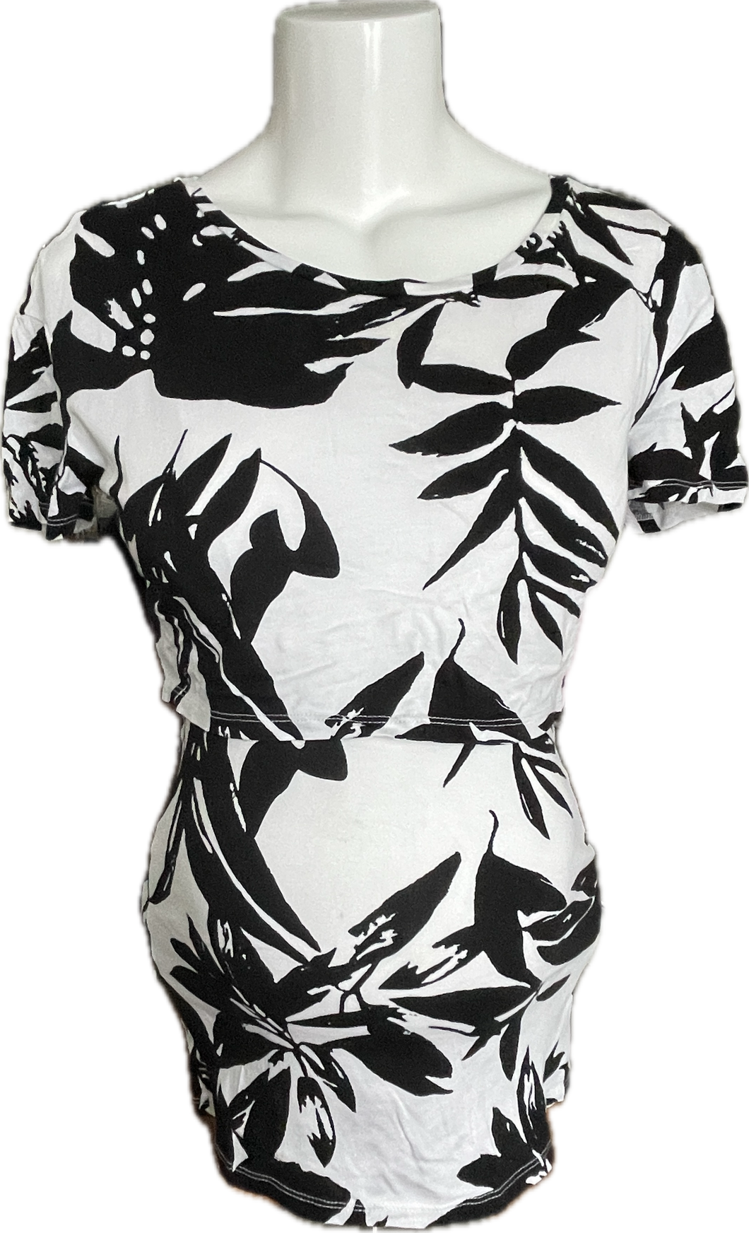 M Thyme Maternity feeding Top in Black and White print