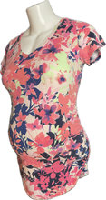 Load image into Gallery viewer, M Motherhood Maternity Top in Pink Mix Pattern
