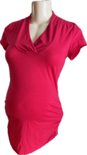 Cargar imagen en el visor de la galería, M Thyme Maternity Short Sleeve top in Pink
