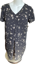 Load image into Gallery viewer, M Thyme Maternity Blouse in Black Floral
