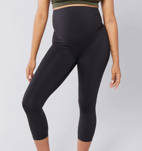 Load image into Gallery viewer, XS Isabelle Maternity Perfromance Cropped Leggings
