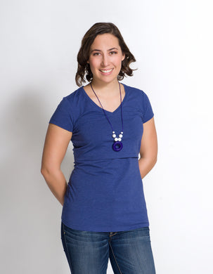 A lift access nursing basic t-shirt in royal blue. This short sleeve top is for breastfeeding and is fitted. Momzelle Canada Heather Blue