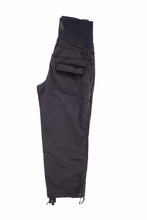 Load image into Gallery viewer, CLEARANCE XS Thyme Maternity Capris in Black
