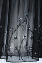 Charger l&#39;image dans la galerie, Petite Robe de Grossesse Noire Superposée et Perlée XL
