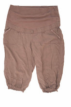 Load image into Gallery viewer, Thyme Maternity Capris in brown size XL. Athletic look. Summer pregnancy shorts
