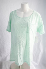 Cargar imagen en el visor de la galería, Thyme Maternity Short Sleeve Top with Pocket mint green Pregnancy clothes 
