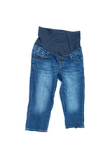 Load image into Gallery viewer, M Thyme Maternity denim Capris 18&quot; Inseam
