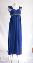 Charger l&#39;image dans la galerie, Empire Waist Maternity Gown in Size 12 Blue Photoshoot floor length pregnancy Dress. jewelled belt

