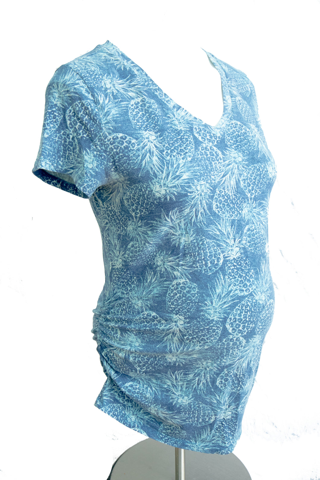 Old Navy Maternity T-shirt Blue with Pineapple print