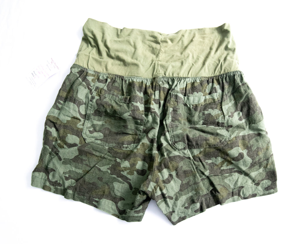 L Old navy maternity Camo Shorts