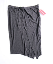 Cargar imagen en el visor de la galería, CLEARANCE M Mothers En Vogue MaternitySkirt in Grey
