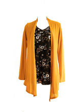 Charger l&#39;image dans la galerie, Mustard orange open maternity cardigan. Pregnancy clothes for your baby bump.
