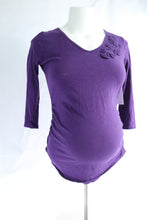 Load image into Gallery viewer, CLEARANCE S Two Hearts Maternity 3/4 Sleeve Top
