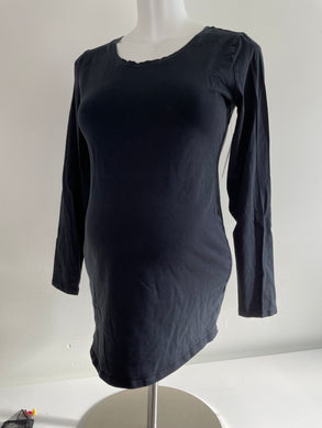 Thyme Maternity Fitted Basic Long Sleeve T-shirt in Black Size Large. Affordable Canadian Pregnant Pregnancy clothes sustainable maternity preloved 
