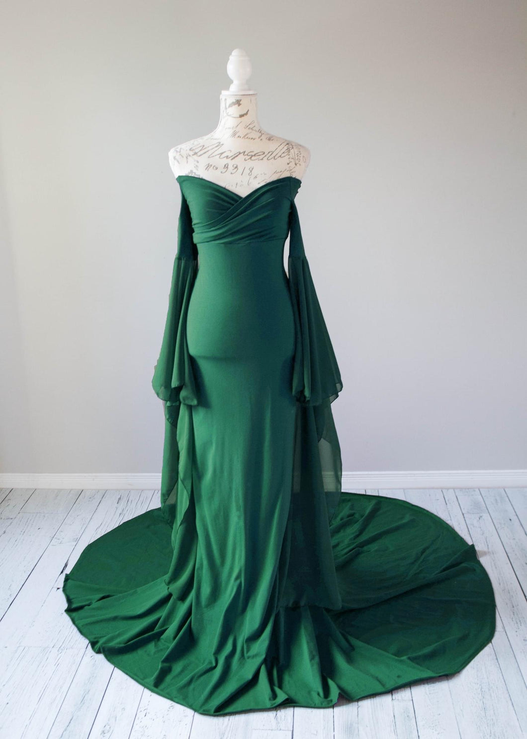 An emerald green maternity photoshoot gown. You can rent or buy this dress for your pregnancy.