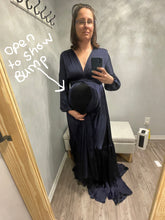 Charger l&#39;image dans la galerie, A rich navy maternity photoshoot gown. Cross v-neck. You can rent or buy this dress for your pregnancy.
