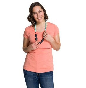 A lift access nursing basic t-shirt in royal blue. This short sleeve top is for breastfeeding and is fitted. Momzelle Canada Papaya peach pink pale orange