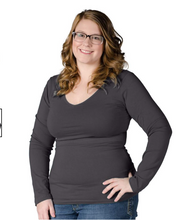 Load image into Gallery viewer, Momzelle Alex nursing top in grey. Breastfeeding long sleeve fitted top can also be worn during pregnancy. Maternity clothing.
