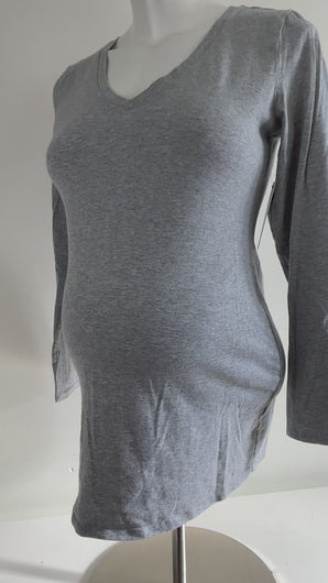 Thyme Maternity Fitted Basic Long Sleeve T-shirt in Grey Size Large. Affordable Canadian Pregnant Pregnancy clothes sustainable maternity preloved 