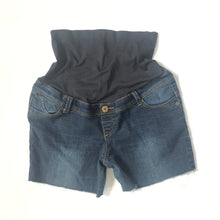 Load image into Gallery viewer, CLEARANCE M Thyme Matenrity Cut-Off Jean Shorts
